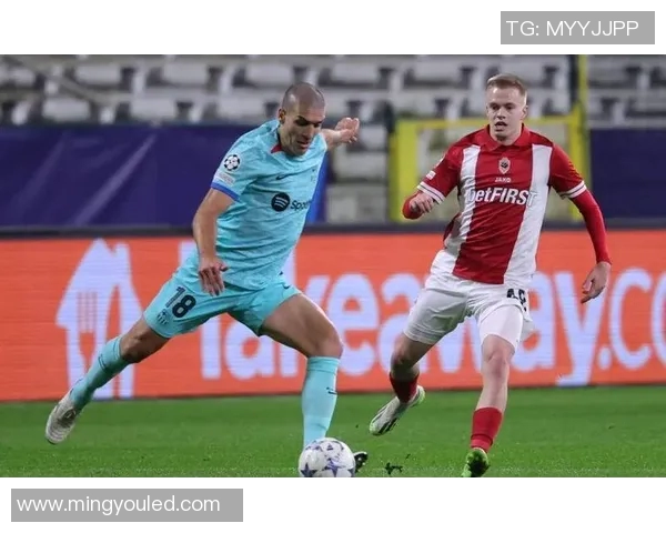 南京篮球队在邀请赛中的默契配合与欧冠足球的精彩对比分析